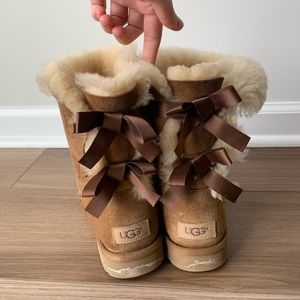 UGG Bailey Bow Short Chesnut
